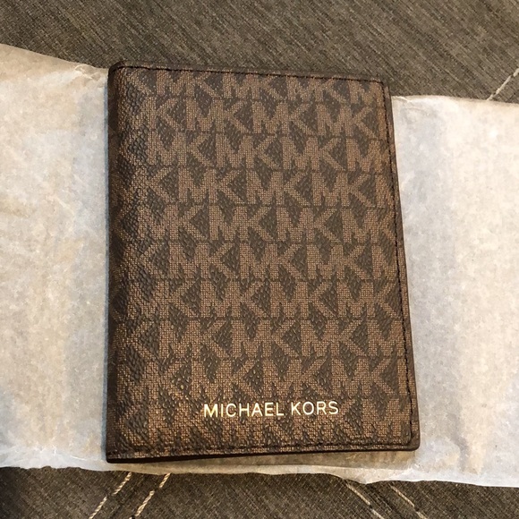 NEW Michael Kors Jet Set Passport Wallet - Picture 4 of 6